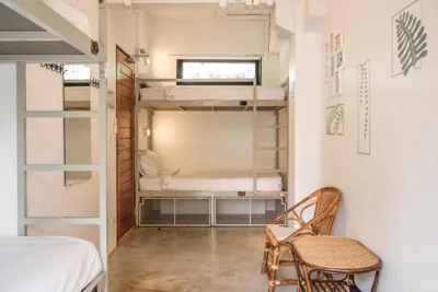 Lit dans un dortoir mixte de 4 lits — The Dearly Koh Tao Hostel-PADI 5 Star Dive Resort