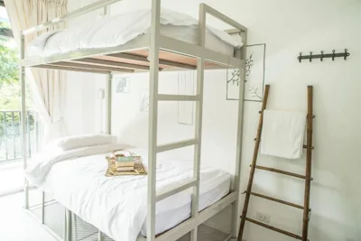 Lit dans un dortoir mixte de 8 lits — The Dearly Koh Tao Hostel-PADI 5 Star Dive Resort