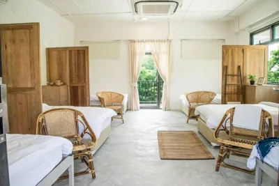 Lit simple dans un dortoir de 6 lits pour femmes — The Dearly Koh Tao Hostel-PADI 5 Star Dive Resort